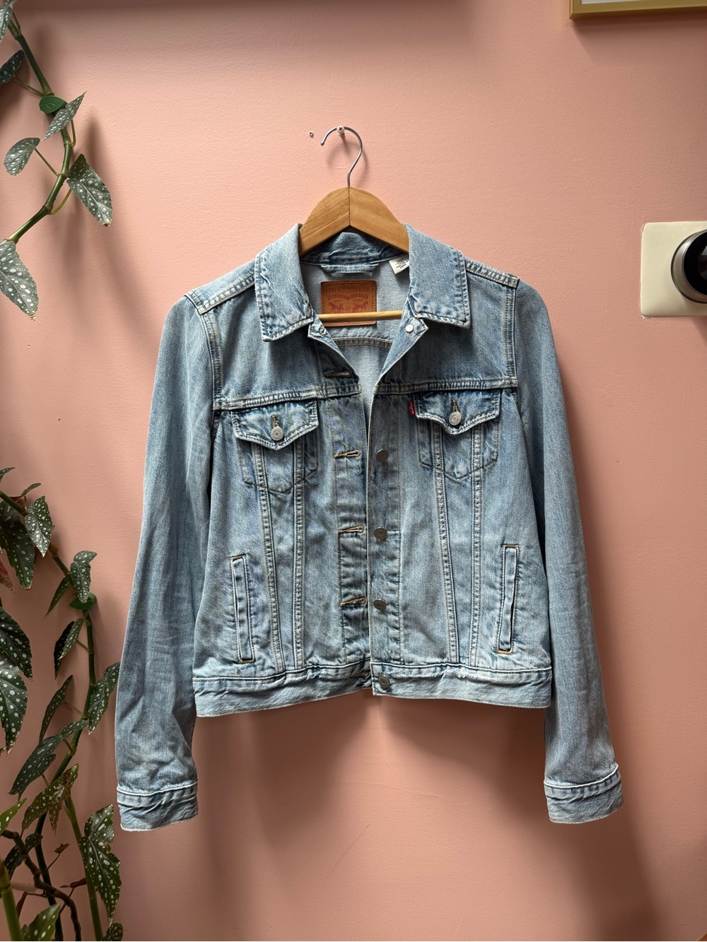 Levi’s denim jacket - M